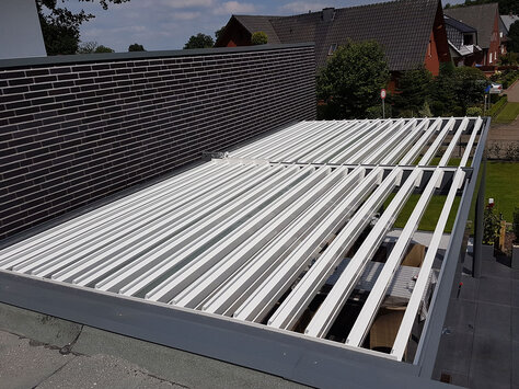Terrassendach in Klappdach-Ausführung