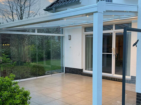 Terrassendach mit Seitenverglasung – von Tapken Alu Bau