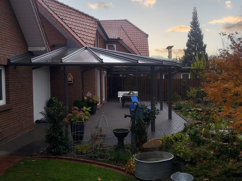 Ein Terrassendach kann auch rund oder halbrund gefertigt werden